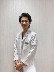 医療法人社団白浩会 理事 東戸塚エス歯科クリニック インプラント＆インビザラインセンター横浜　　　　　院長　北崎 浩一