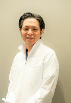 医療法人社団 日坂会 東京大手町歯科クリニック　院長　齊藤 元泰